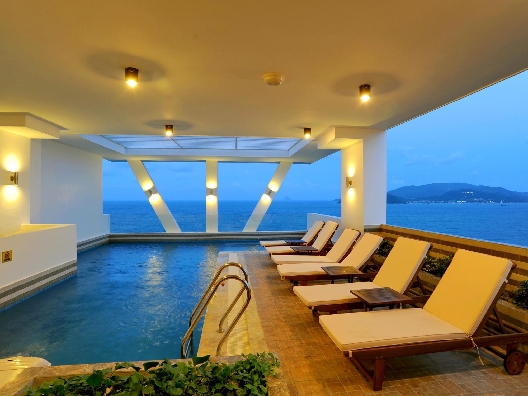Dendro Beachfront Hotel Nha Trang Exterior foto