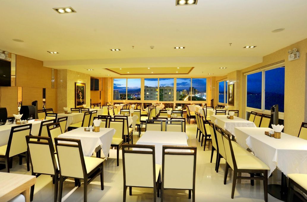 Dendro Beachfront Hotel Nha Trang Exterior foto