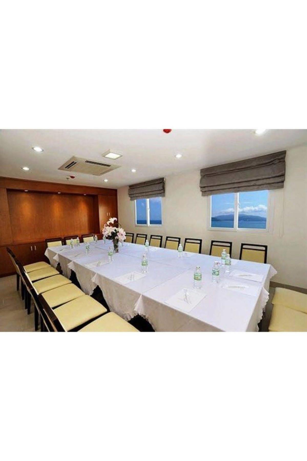 Dendro Beachfront Hotel Nha Trang Exterior foto