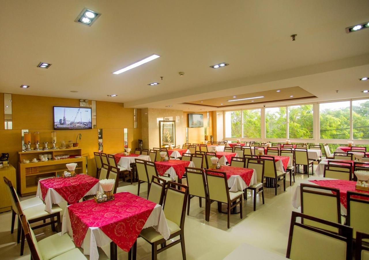 Dendro Beachfront Hotel Nha Trang Exterior foto